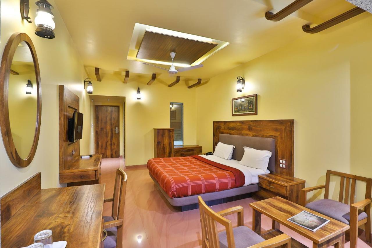 Palette - Hotel Ocean Inn Daman Ngoại thất bức ảnh