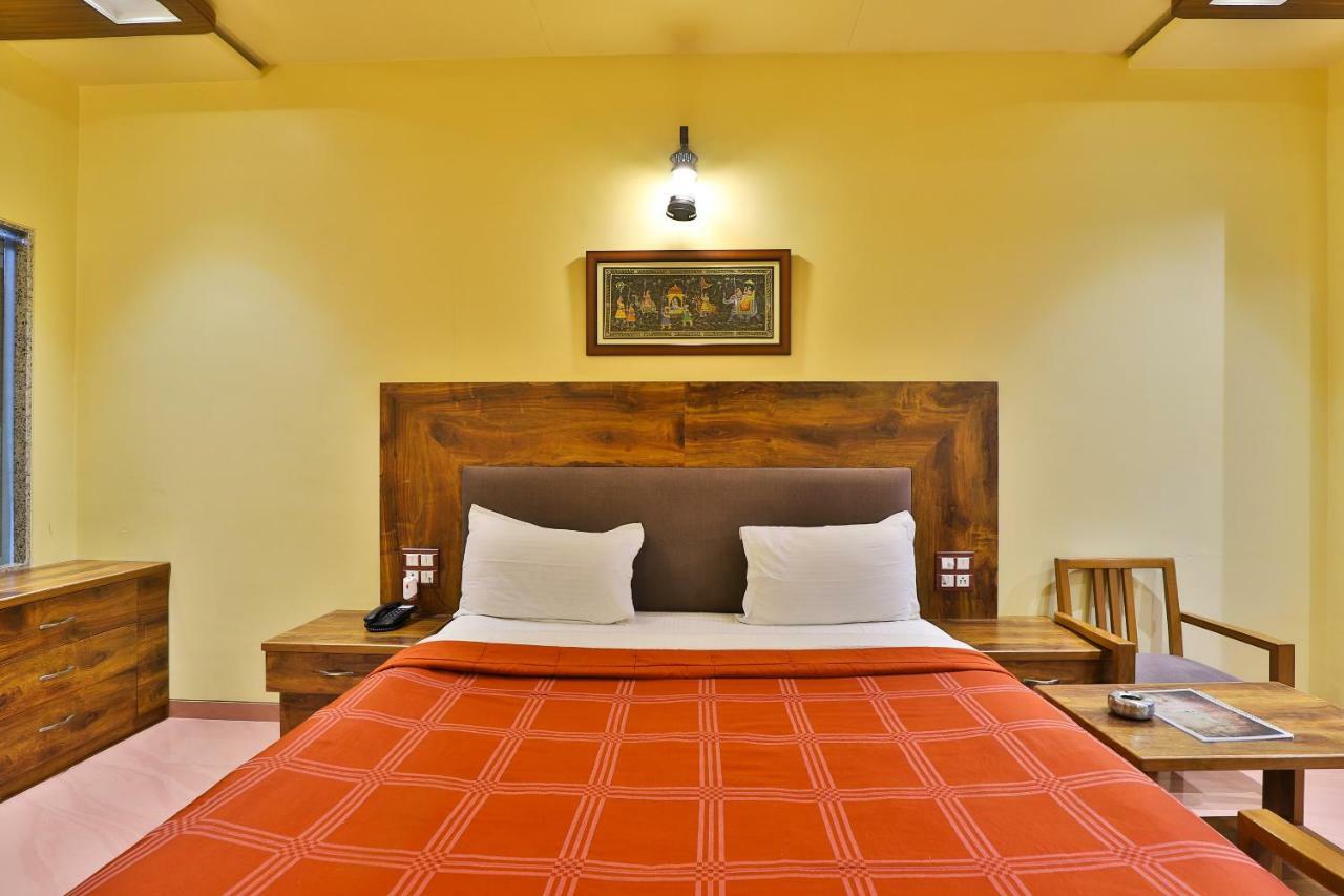 Palette - Hotel Ocean Inn Daman Ngoại thất bức ảnh